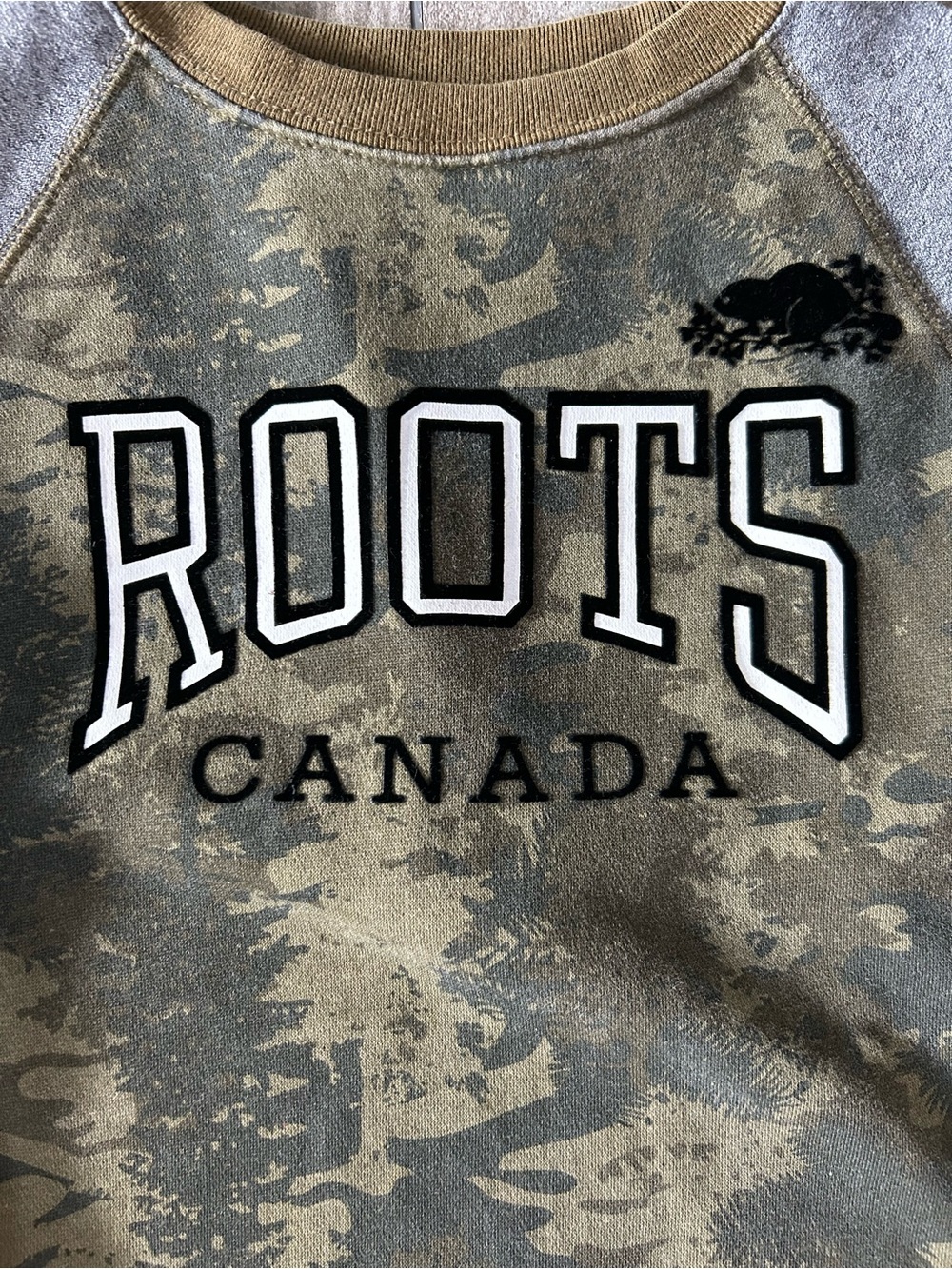 Boys Roots Camo Crewneck - Size Large - Picture 2 of 5